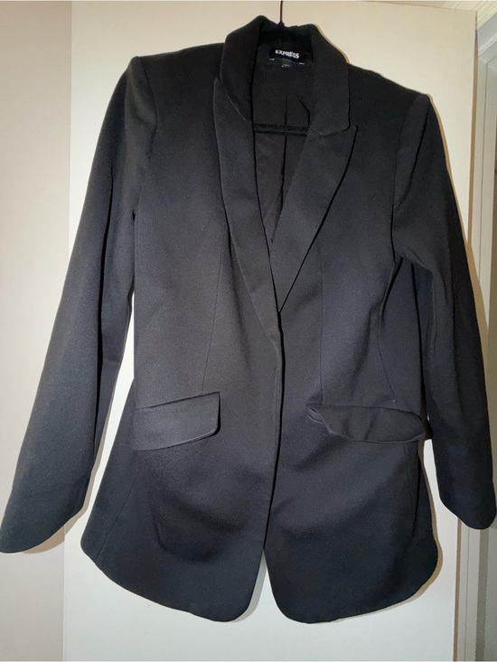 Express Jackets & Blazers - Express Women's Black Tailored Blazer with flap pockets - Size Medium